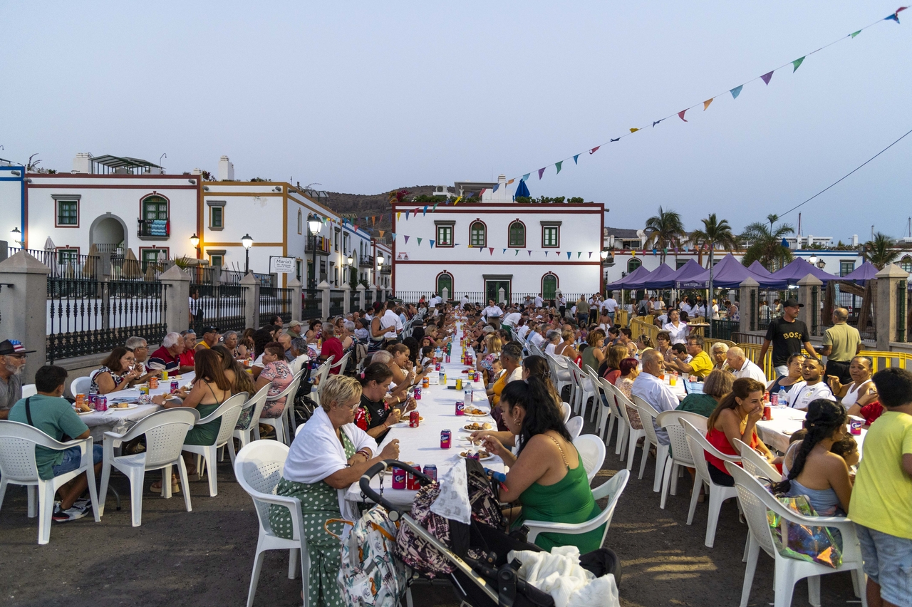 Panel19_Vista general de la Feria de Gastronomía Marinera en Playa de Mogán_Easy-Resize.com